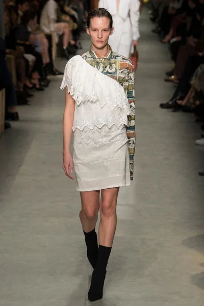 Look 48